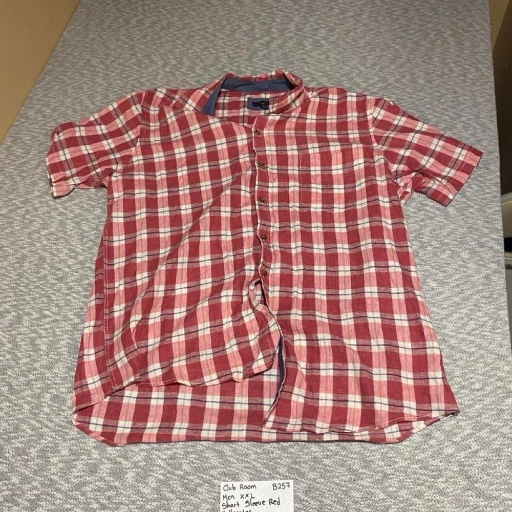 Club Room Men's XXL Short Sleeve Red & White Plaid Button Up Shirt. SKU-B257